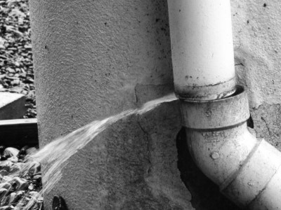 leaking-downspout-ballinasloe Fixing Loose Downpipes